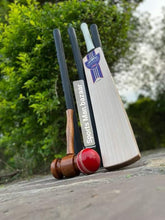 Newbery Hammer English willow bat