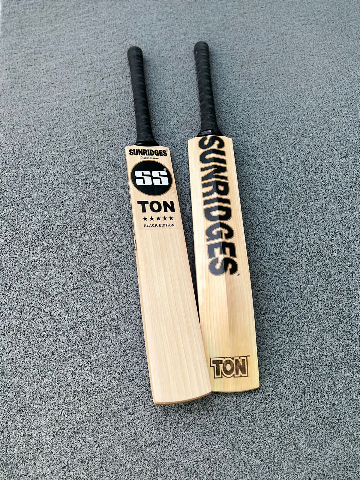 SS TON Sunridges 5 Star Black edition English willow grade 1 bats