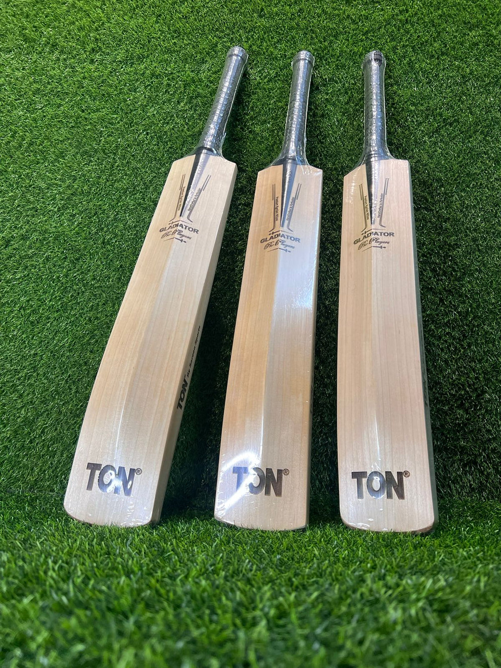 Unleash Your Inner Gladiator: Introducing the SS TON Gladiator Pro players edition English Willow Grade 1 Bat