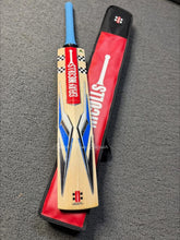Close-up of the blade and grains on the Gray Nicolls Arctos 1750 Cricket Bat