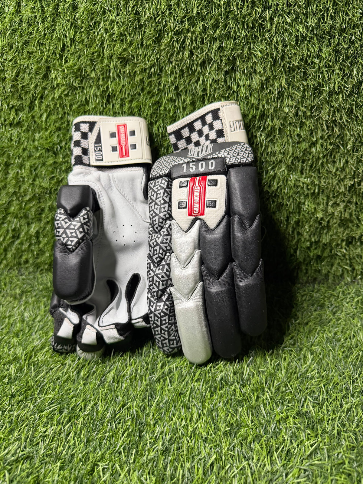 Gray Nicolls Vapour Black Gloves