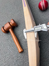 Kookaburra ORIGIN Players L.E Edition English Willow Grade 1 Cricket Bat