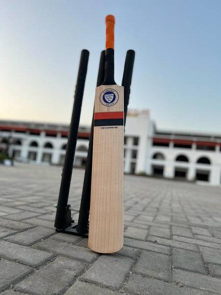 Introducing Newbery Master 100 edition English willow grade 1 bat