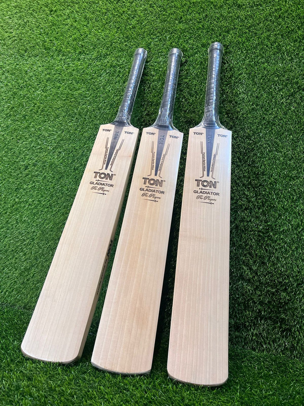 Unleash Your Inner Gladiator: Introducing the SS TON Gladiator Pro players edition English Willow Grade 1 Bat