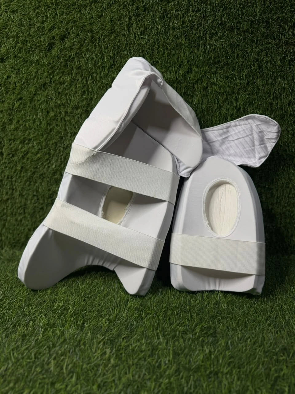 Aero P1 cricket thigh pads for batting protection with a backup view. Thigh is attached with a double strip.