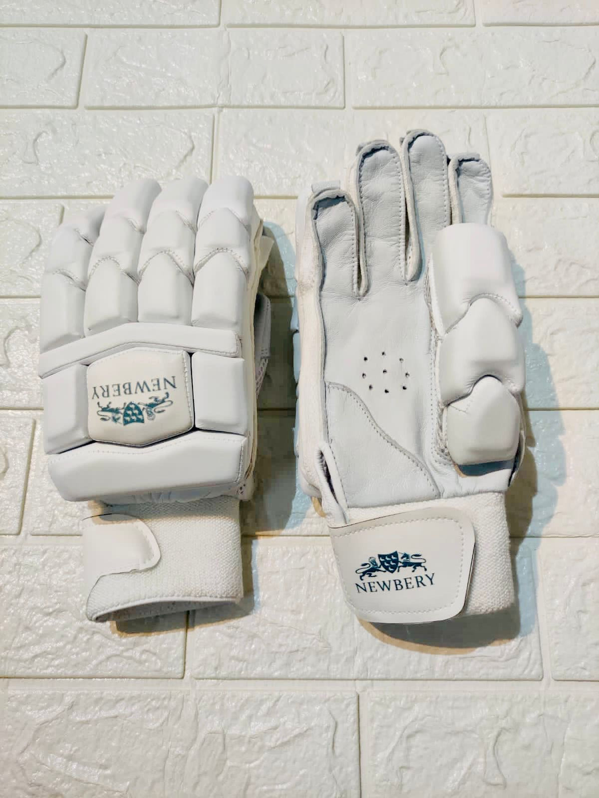 Premium quality players edition batting gloves