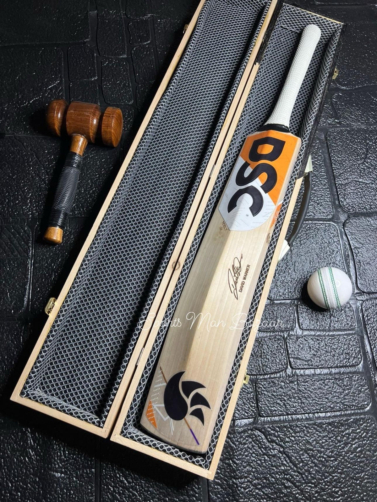 DSC Krunch Pro English Willow Grade 1 Harrow bat