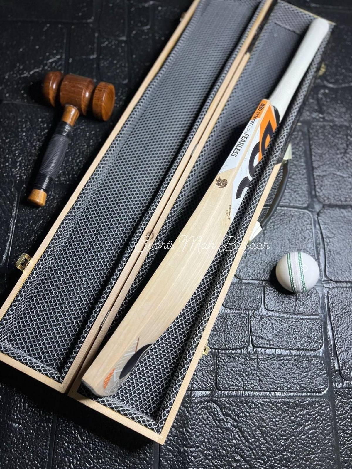 DSC Krunch Pro English Willow Grade 1 Harrow bat
